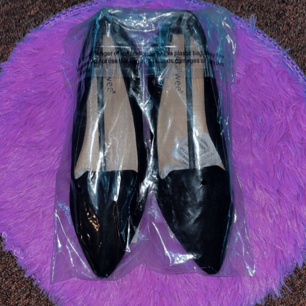 Black Amazon Flats